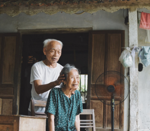 Cần gấp cô cụ bà 