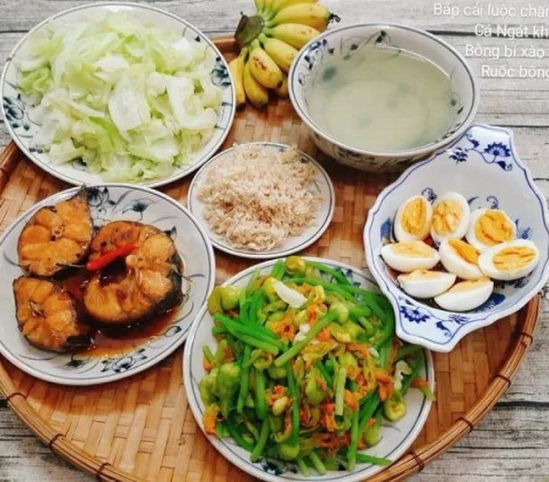 GIÚP VIỆC NHÀ _ NẤU ĂN LƯƠNG 10 TRIỆU ( BAO ĂN Ở ) LIÊN HỆ : 0972639511