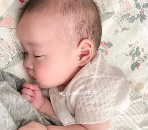 Em cần gấp 1 chị chăm em bé 1 tuổi, làm ở lại