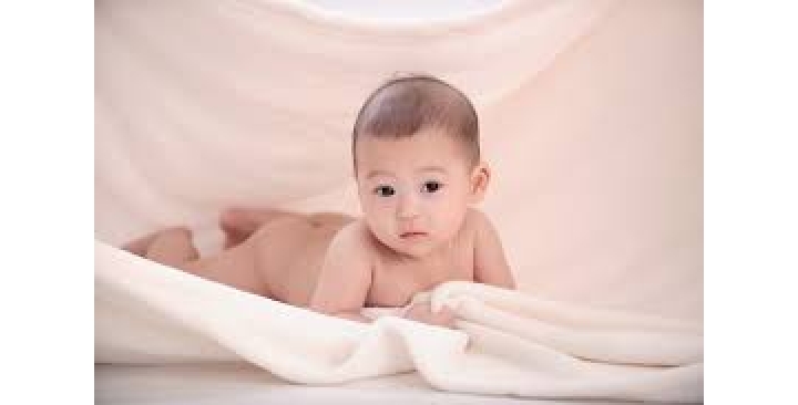 Cần gấp cô chăm bé