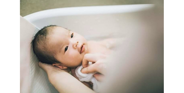 Tuyển cô chăm bé ở lại 