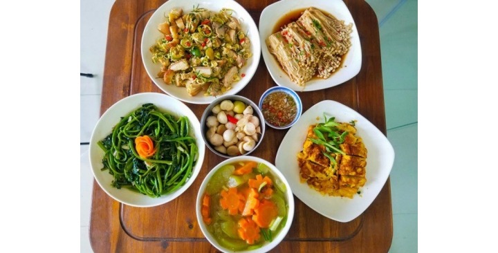 EM CẦN TUYỂN GẤP CHỊ GIÚP VIỆC NHÀ Ạ