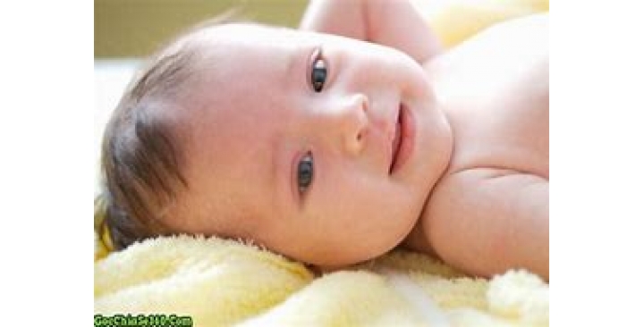 Cần gấp cô chăm bé