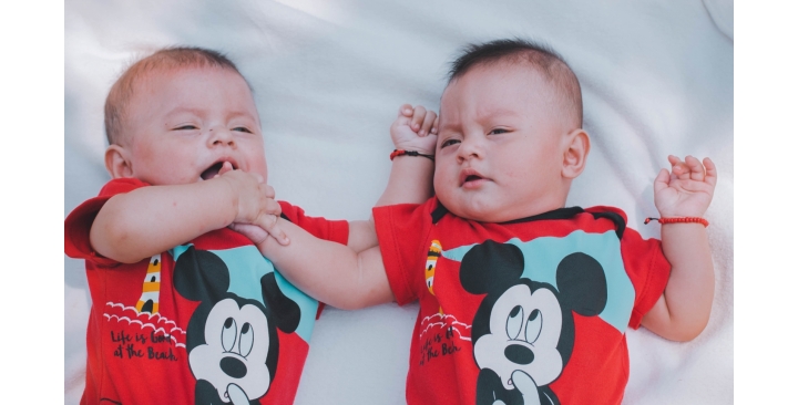 EM CẦN 2 CÔ CHĂM BÉ SƠ SINH SINH ĐÔI