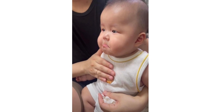 CON MỚI SINH BÉ ĐC 6 THÁNG HIỆN CON MUỐN TÌM 1 CÔ CHĂM BÉ